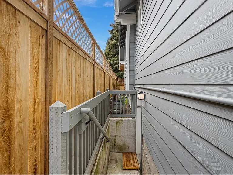 4611 Fremont Ave N — Photo 17