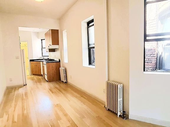 5th image of 406 W 48th St APT 5FW