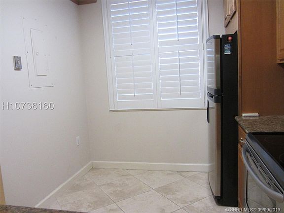 5th image of 1715 Whitehall Dr APT 304
