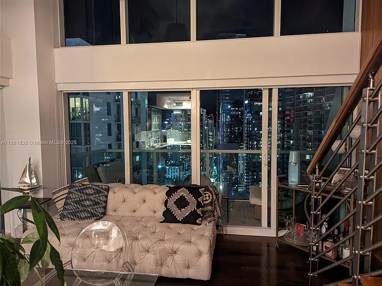41 SE 5th St #2302 — Photo 38