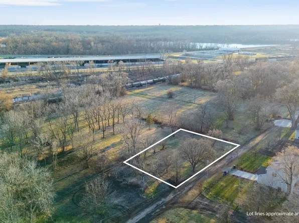 900 SE 27th St, Des Moines, IA 50317