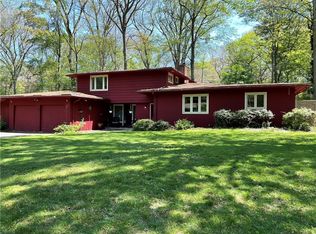 510 Oakridge Dr, Rochester, NY 14617