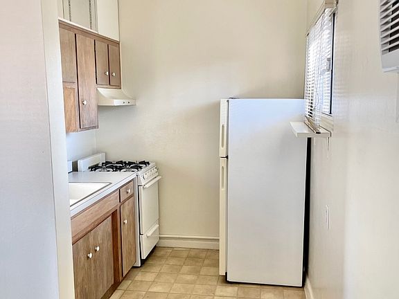 4th image of 2422 E 4th St #1