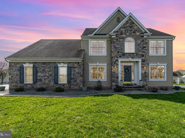 711 Arbor Rose Ave, Mount Joy, PA 17552