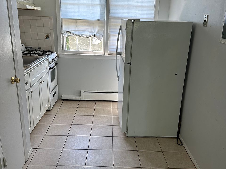 2nd image of 612 Ziegler Ave APT 11