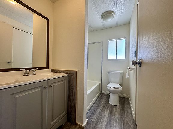4th image of 2200 W Wilson St #59