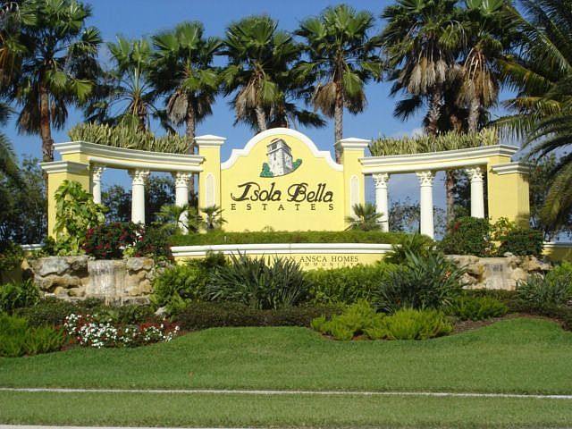 Luxury Estate Homes. 24/7 Man-gated community.