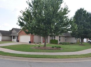 1301 Sunrise Cir, Siloam Springs, AR 72761