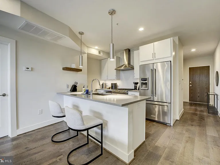 2337 Champlain St NW #104 — Photo 9