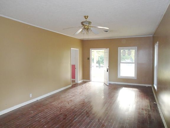 4th image of 406 Walnut St