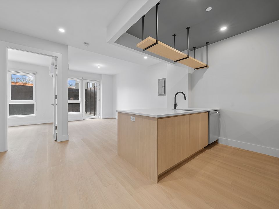 1st image of 77-63 Vleigh Pl #424