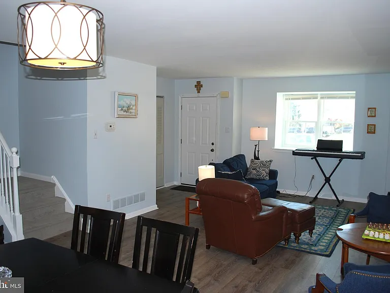 290 Lawndale Ave — Photo 7