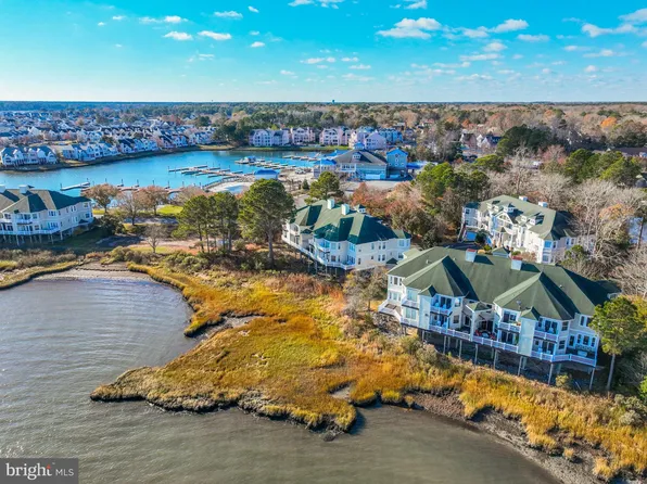 25 Starfish Ln #Penthouse 25, Berlin, MD 21811