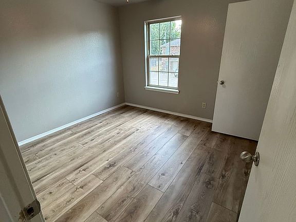 4th image of 301 Plum St #Townhouse 7