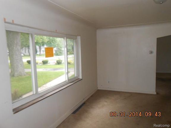 4th image of 21125 Avon Ln