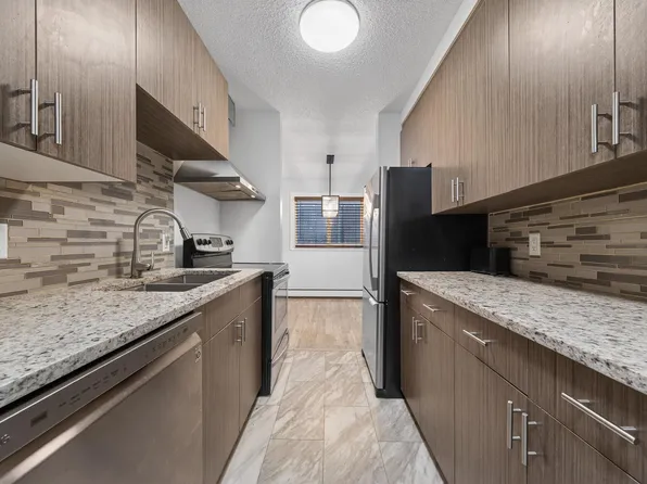 10615 156th St NW #202, Edmonton, AB T5P 2S2