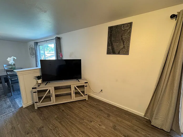 225 Kashmir Ct SE — Photo 9