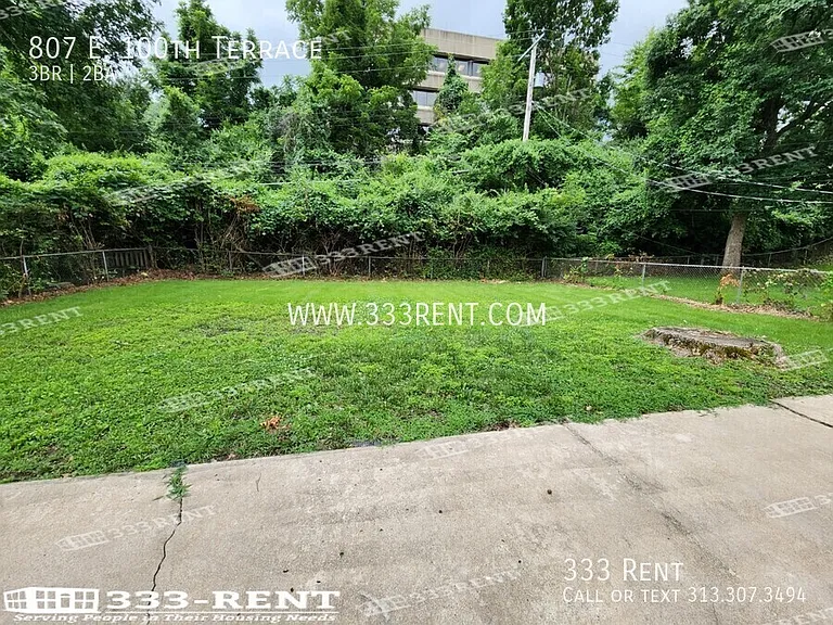 807 E 100th Ter — Photo 16
