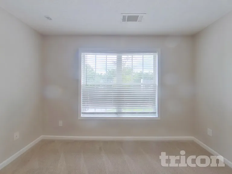 315 Avonlea Dr — Photo 9
