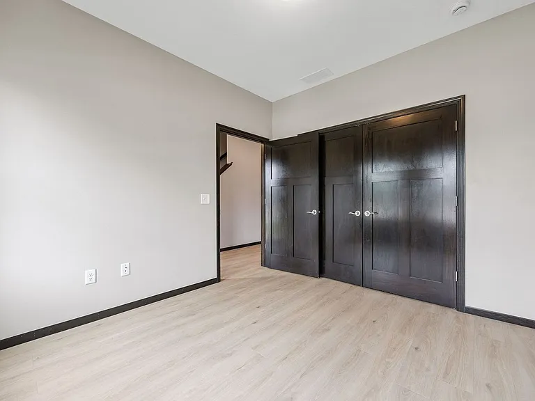 606 2nd Ave SW — Photo 3