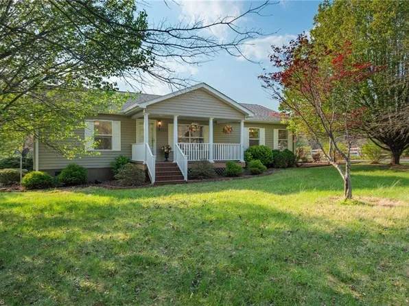 5150 Paramount Rd, Pfafftown, NC 27040