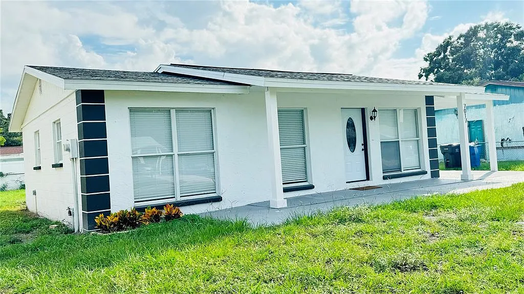 3 bed, 2.0 bath, 995 sqft, $2,500 — Photo 3