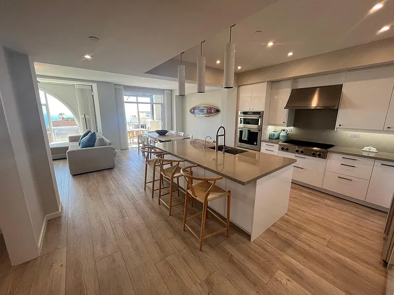 5470 La Jolla Blvd #H202 — Photo 1