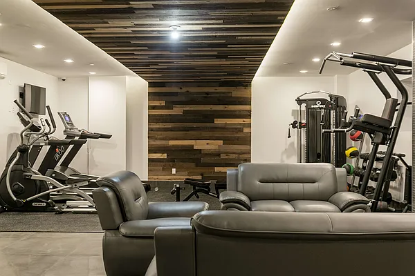 Rented by Evergreen Apartments BK | media 25