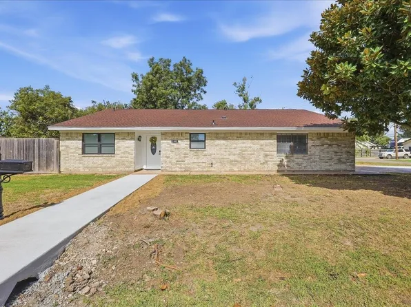 2302 9th St, Port Neches, TX 77651