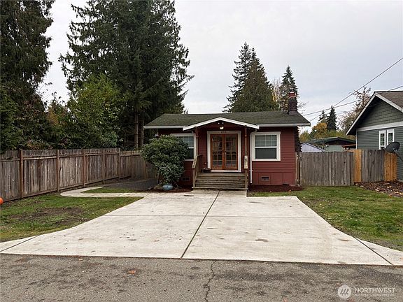 3rd image of 6715 NE Pine Street