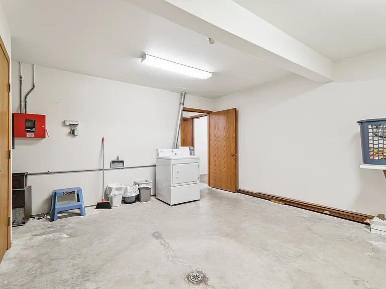 600 S Main St #4 — Photo 4