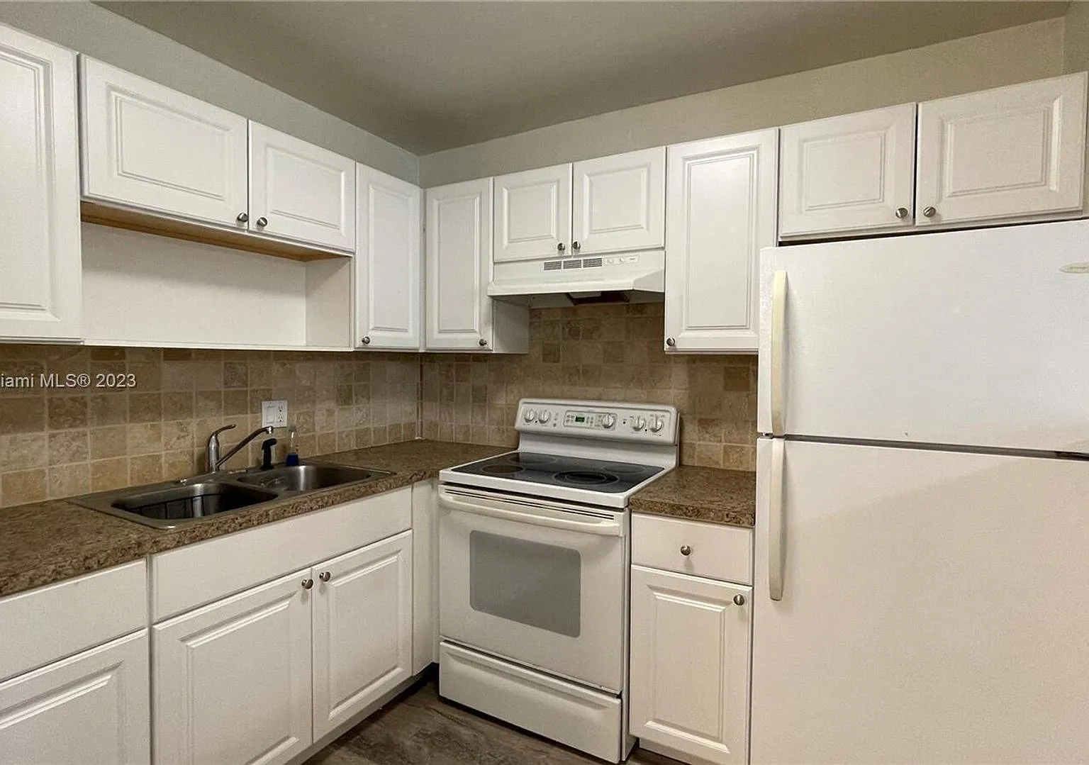 2878 Donnelly Dr. #204 — Photo 3