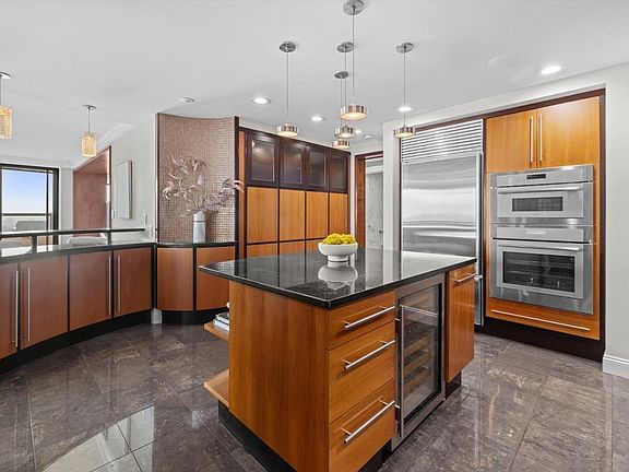 5th image of 85 E India Row #Penthouse