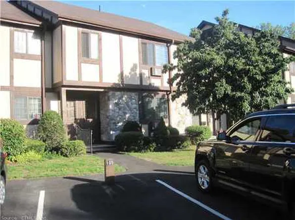 106 Foxwood Close, Milford, CT 06461