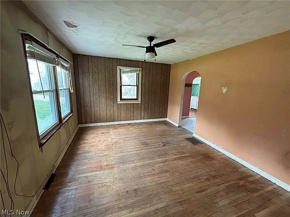 4th image of 2610 Ridge Rd