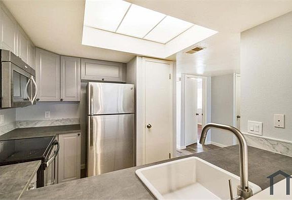 2nd image of 813 W 14th St