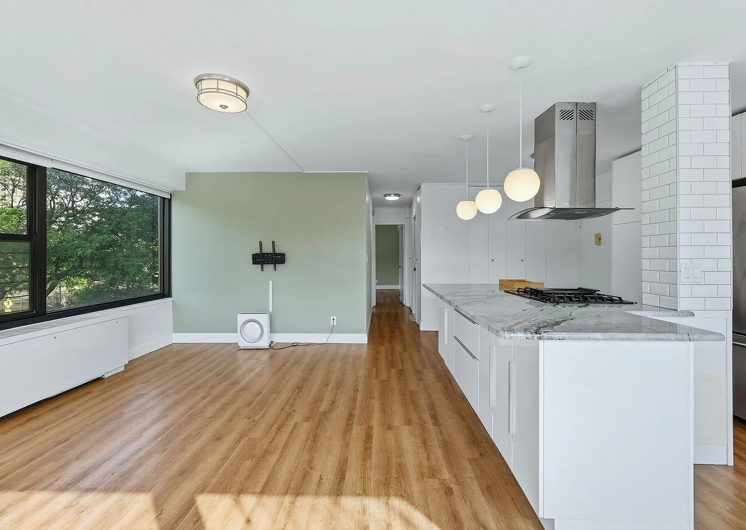 2 bed, 1.0 bath, 750 sqft, $3,850 — Photo 2