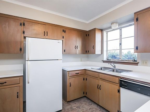 5th image of 716 Sherwood Dr
