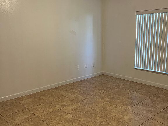 4th image of 1902 SW Cameo Blvd