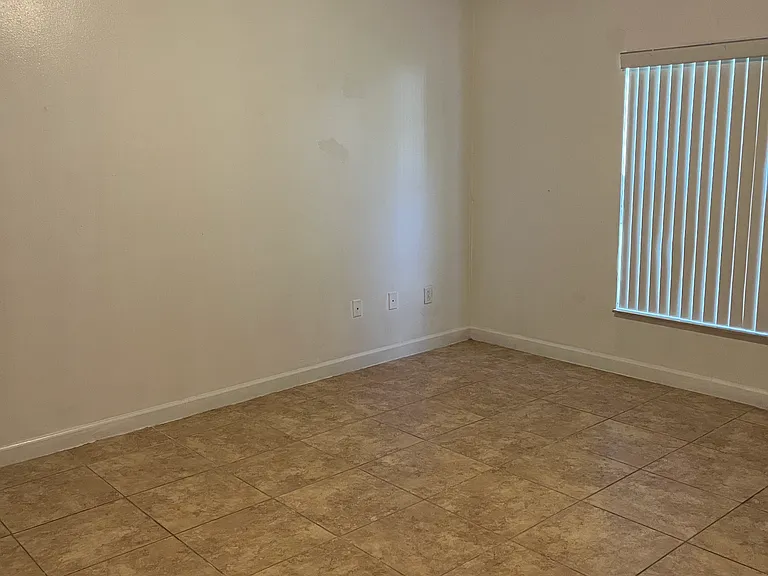 1902 SW Cameo Blvd — Photo 4