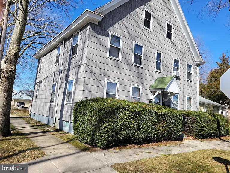 301 Buffalo Ave — Photo 1