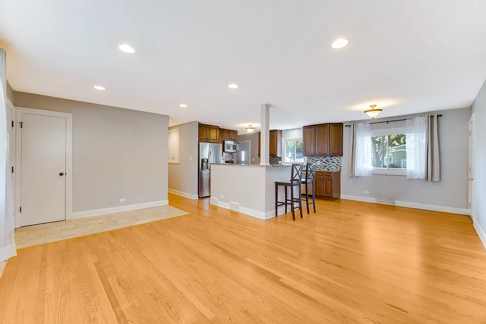 3 bed, 1.5 bath, 1075 sqft, $3,000 — Photo 3