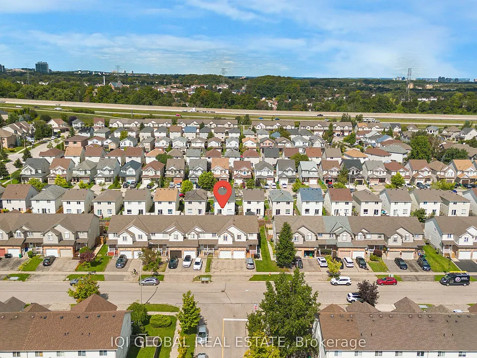94 N Foxglove Cres