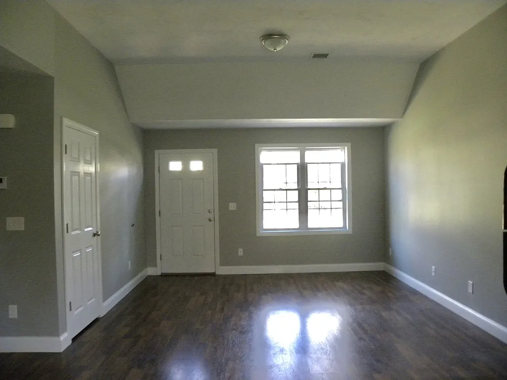 2 bed, 1.0 bath, 1064 sqft, $2,000 — Photo 3