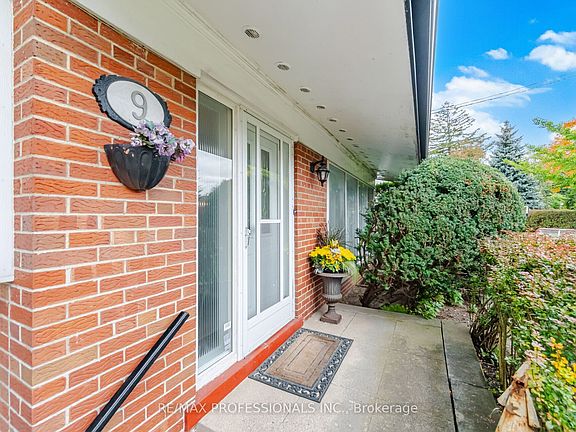 4th image of 9 Humber Ridge Dr