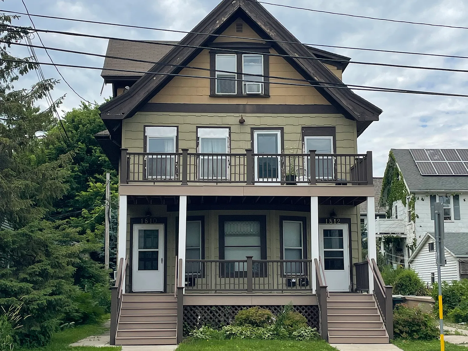 2 bed, 899 sqft, $1,910 — Photo 1