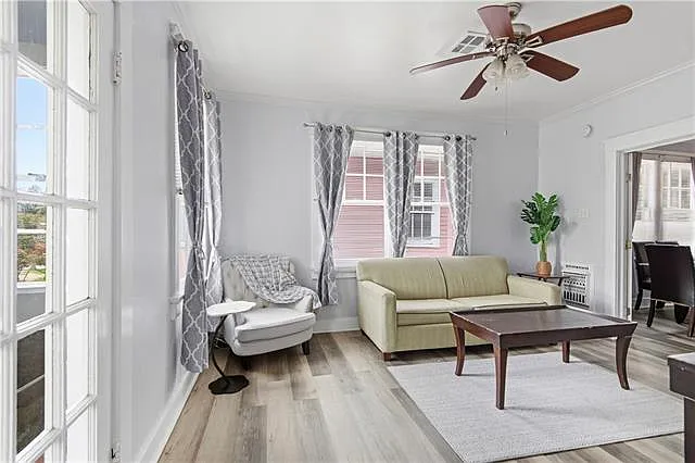 2203 Broadway St — Photo 3