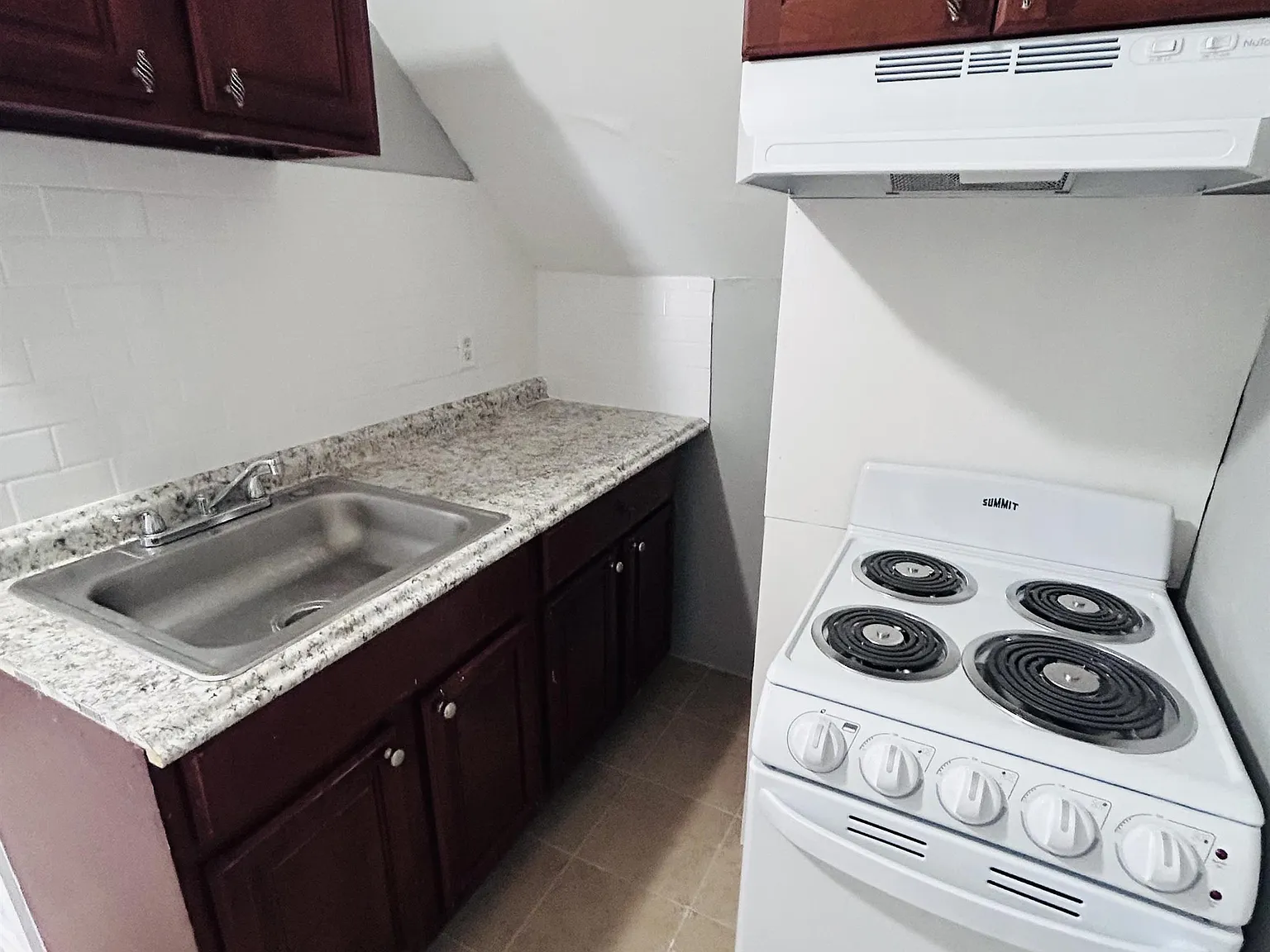 1221 Lindley Avenue - 3 — Photo 2