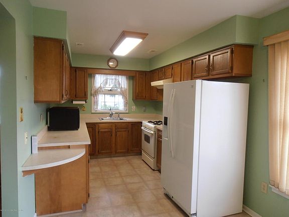 2nd image of 1418 Gleniffer Hill Rd