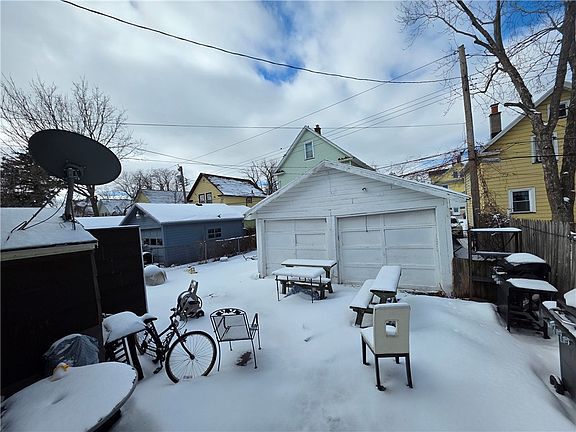 3rd image of 409 Hague St